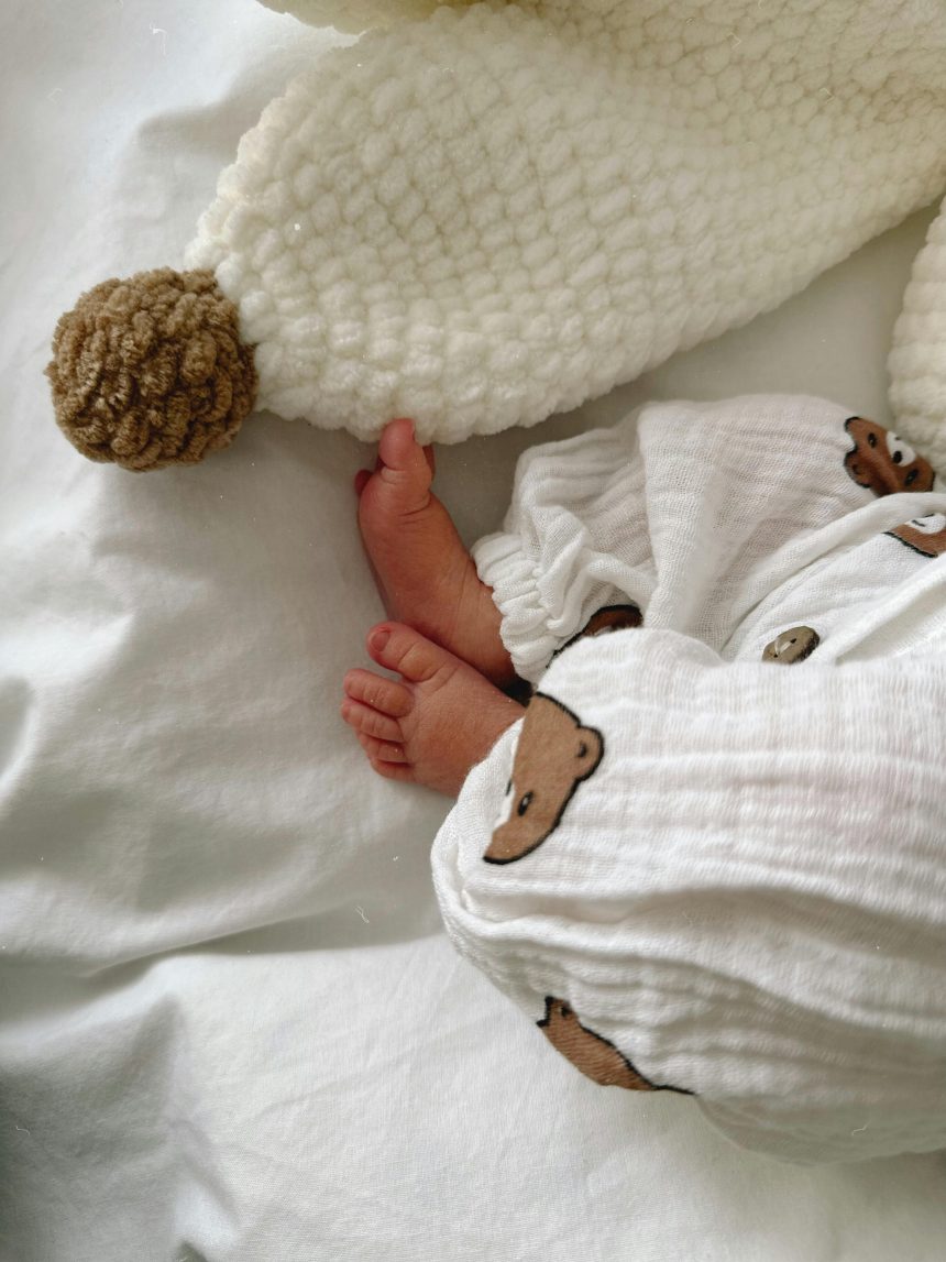 Boîte à souvenirs bébé personnalisée avec objets et souvenirs précieux