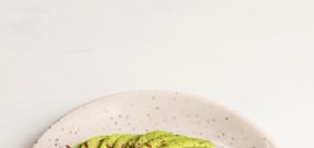 Pourquoi le toast à l'avocat est-il devenu un incontournable ?